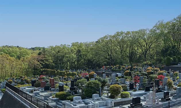 友人の生い立ちに関係ない地域の霊園にある可能性も