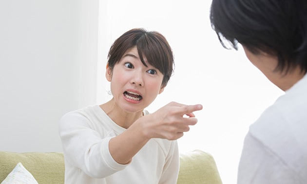 ショックのあまり感情的に責める