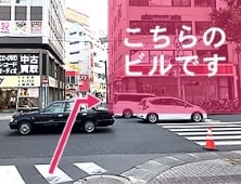 信号を渡ったところの右側に富士見ビルがございます。