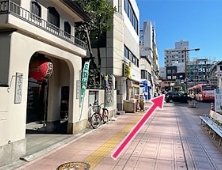 善勝寺前を直進します。