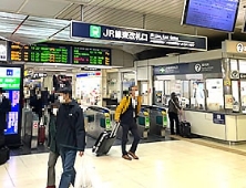 JR札幌駅東改札口に出ます。