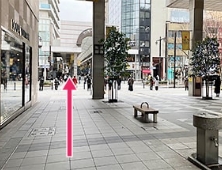 直進します。