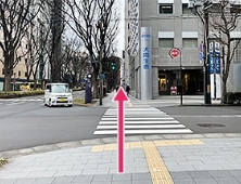 大同生命の交差点を直進します。