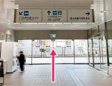 「瓦町駅」の西口を出ます。