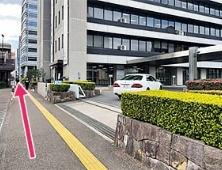 高松国税局を直進します。