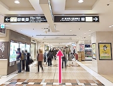 直進します。